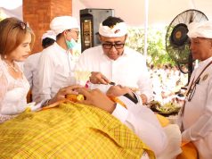 Wali Kota Jaya Negara “Ngayah Nyangging” Serangkaian Metatah Masal PHDI Denpasar